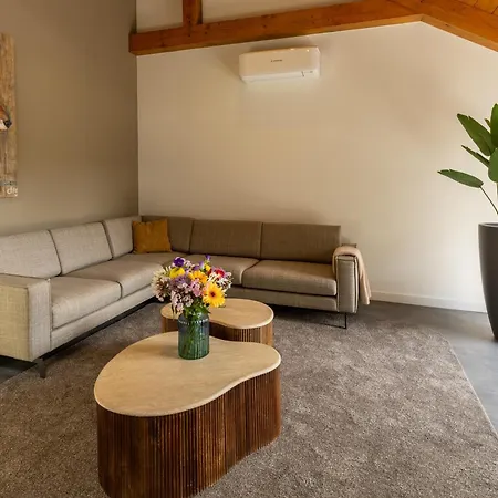 Valkse Hoeve Met Hottub | 6 Personen Вилла